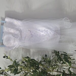Elegant White Strapless Gown with Sequins Sz 00